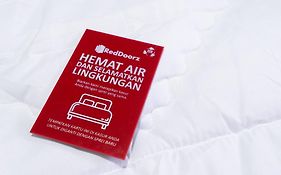 RedDoorz Plus @ Sawah Besar